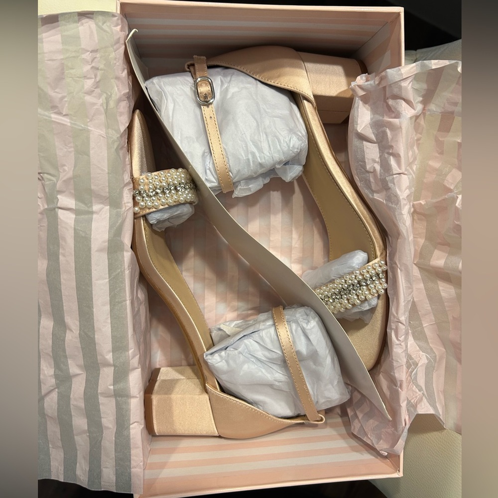 BRAND NEW NWT Kate Whitcomb Bridal Shoes - Skyler, Champagne, size 8.5
